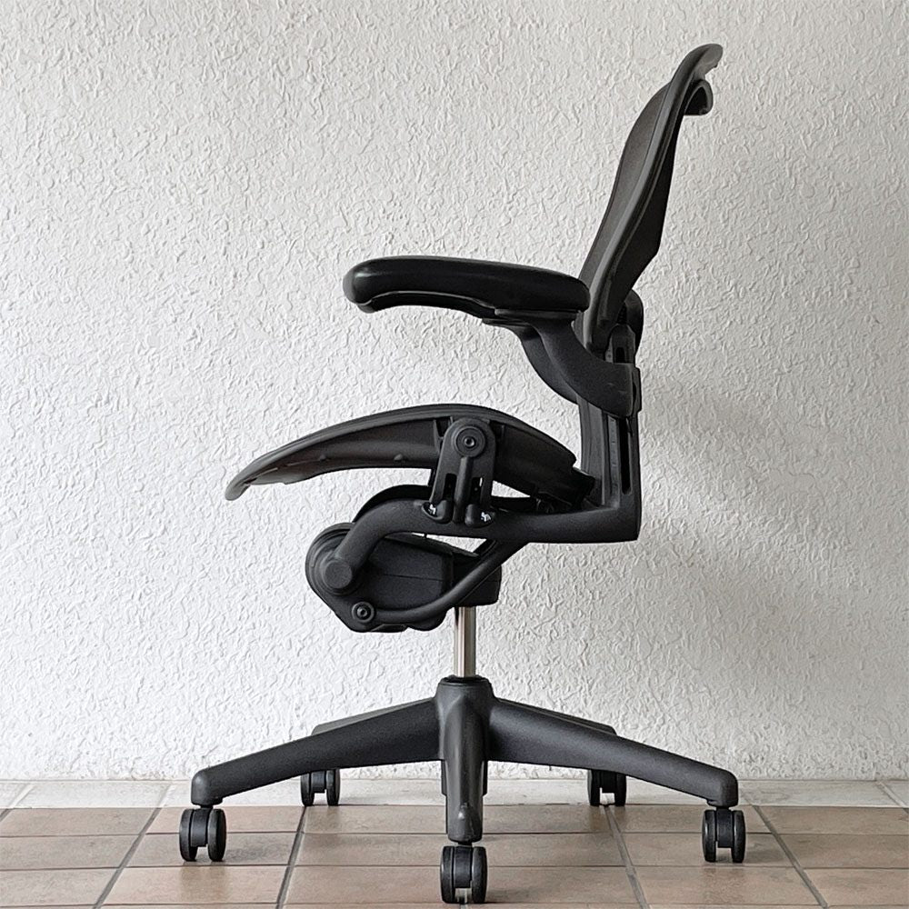 ハーマンミラー Herman Miller アーロンチェア Bサイズ ランバーサポート フル装備 グラファイトベース ビル・スタンフ ＆ ドン・チャドウィック ◇