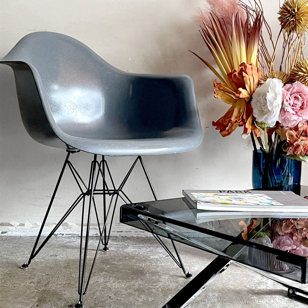 ハーマンミラー Herman Miller アームシェルチェア 現行FRP製 エレファントハイドグレー エッフェルベース C&R イームズ ミッドセンチュリー ■