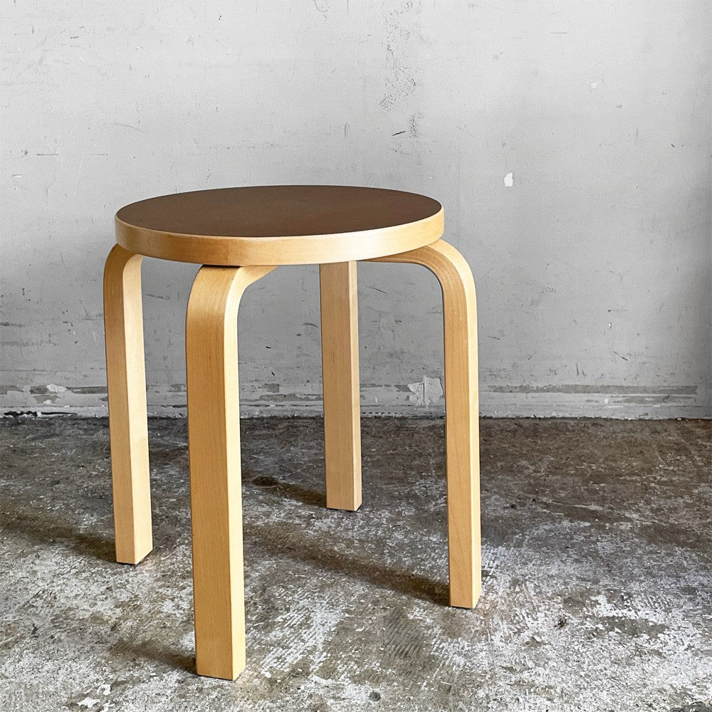 アルテック artek × 無印良品 MUJI バーチ材スツール E60 ブラウンラミネート コーティングなし 4本脚 アルヴァ・アアルト フィンランド 北欧家具 廃番 ■