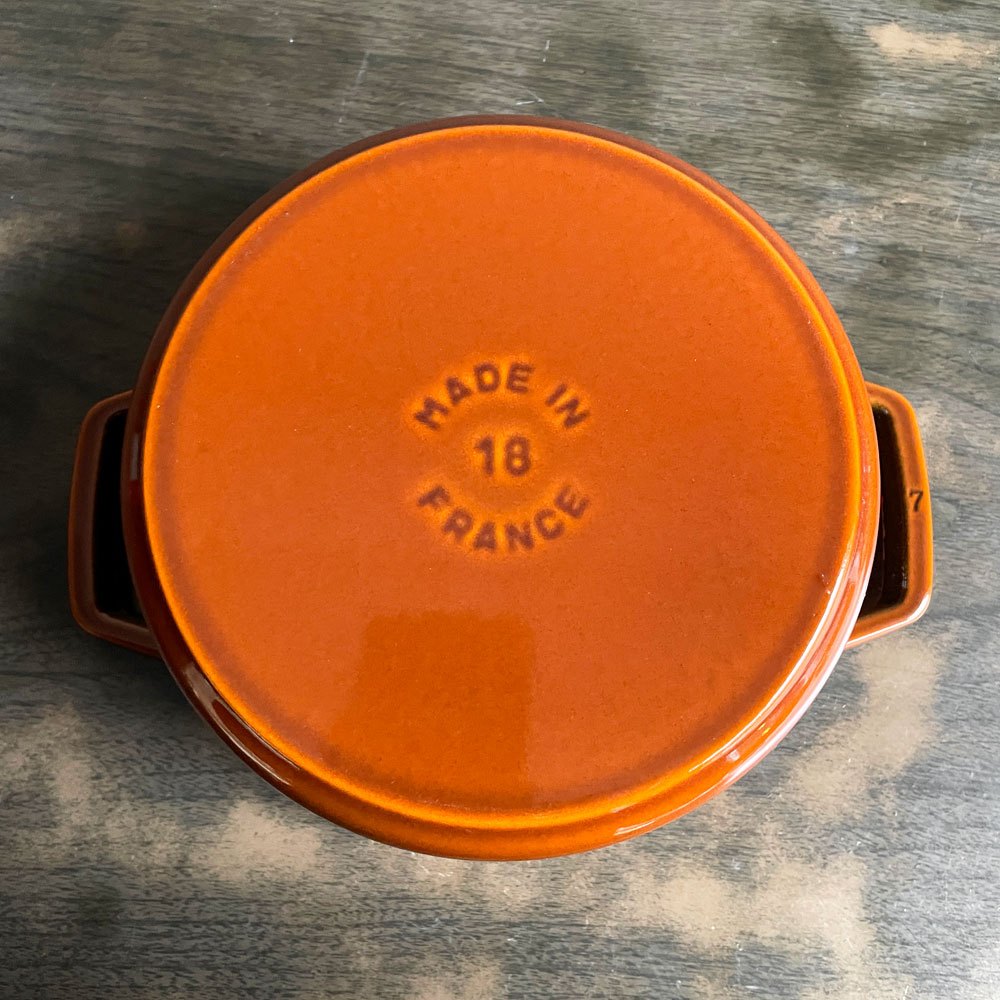 ストウブ STAUB ピコ ココット ラウンド 両手鍋 シナモン 18cm 鋳物 キャセロール ガス オーブン IH対応 フランス ♪