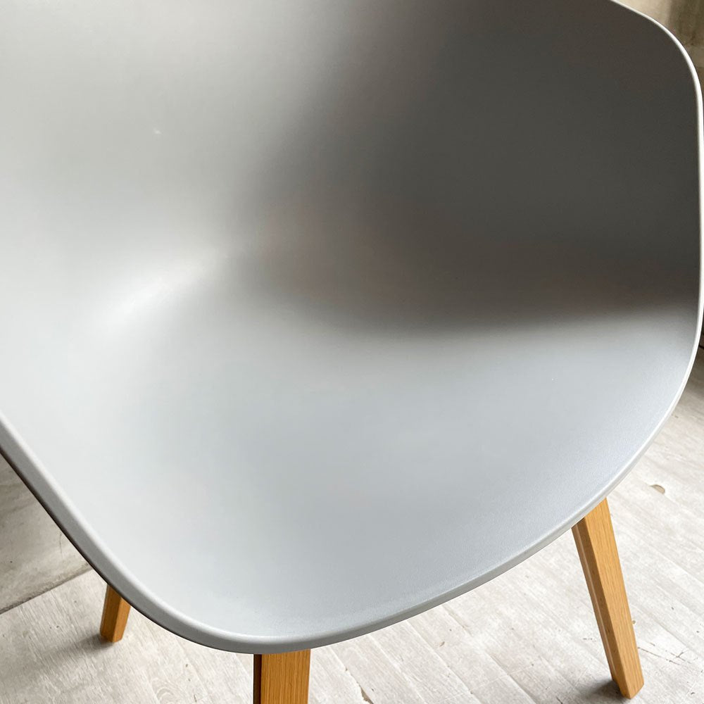 ヘイ HAY アバウト ア チェア ABOUT A CHAIR AAC22 アームチェア ダイニングチェア コンクリートグレー ヒー・ウェリング 北欧モダン デンマーク 定価￥59,400-♪