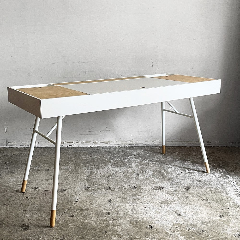 ボーコンセプト Boconcept クパチーノ デスク Cupertino Desk 書斎 学習机 W140cm オーク材 リバーシブル天板 北欧 デンマーク 定価134,900円 ■