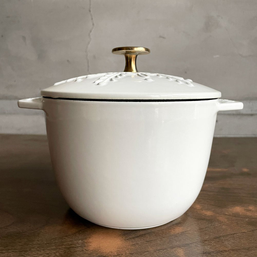 ストウブ Staub  ラ・ココット de GOHAN M 16 cm スノーフレークホワイト 両手鍋 ホーロー鍋 IH対応 鋳物 フランス製 ♪