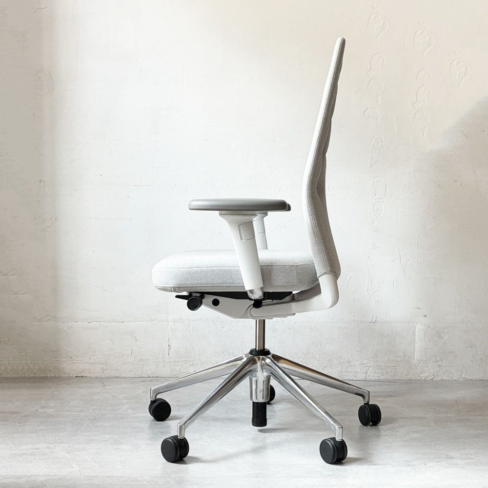 ヴィトラ vitra IDトリム ID Trim オフィスチェア デスクチェア ファブリックシート ライトグレー系 ハイバック 2Dアームレスト アントニオ・チッテリオ 参考定価￥218,900- ★