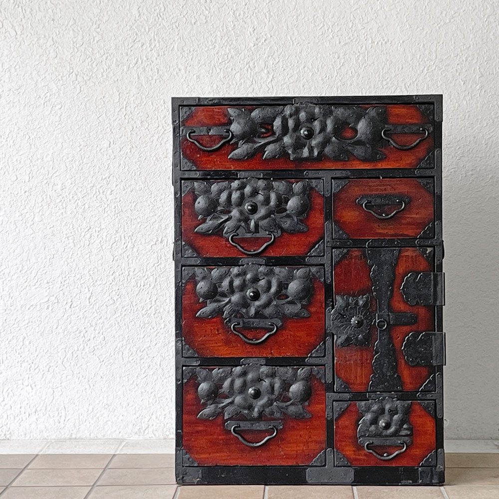 山形最上箪笥 牡丹図金具 隙間箪笥 欅材 時代箪笥 ジャパンビンテージ 和家具 鍵付 ◇