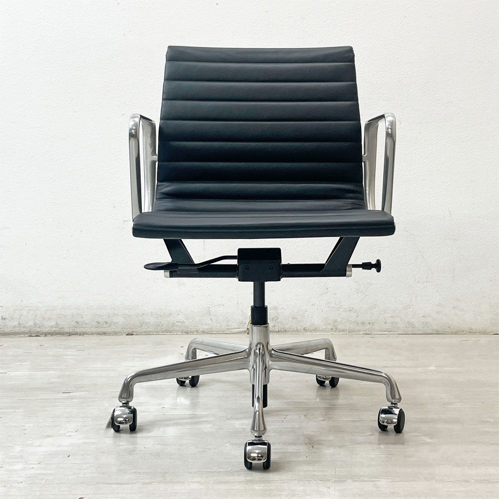 ハーマンミラー Herman Miller アルミナムグループ マネジメントチェア 本革 ブラック 5本脚 ガス圧昇降式 キャスター付 C&R イームズ A ●
