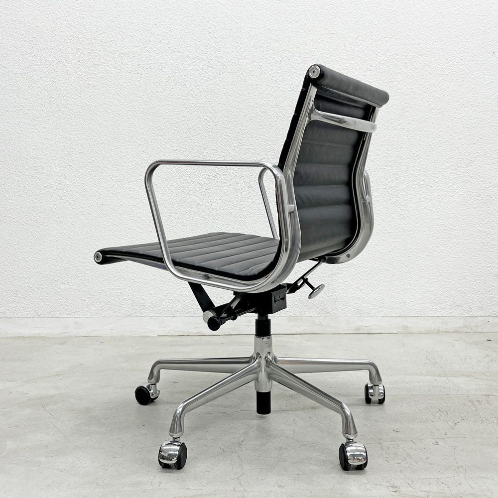 ハーマンミラー Herman Miller イームズアルミナムグループチェア マネージメントチェア アルミバフベース ガス圧昇降仕様 5本脚キャスタータイプ 本革 イームズ B 〓