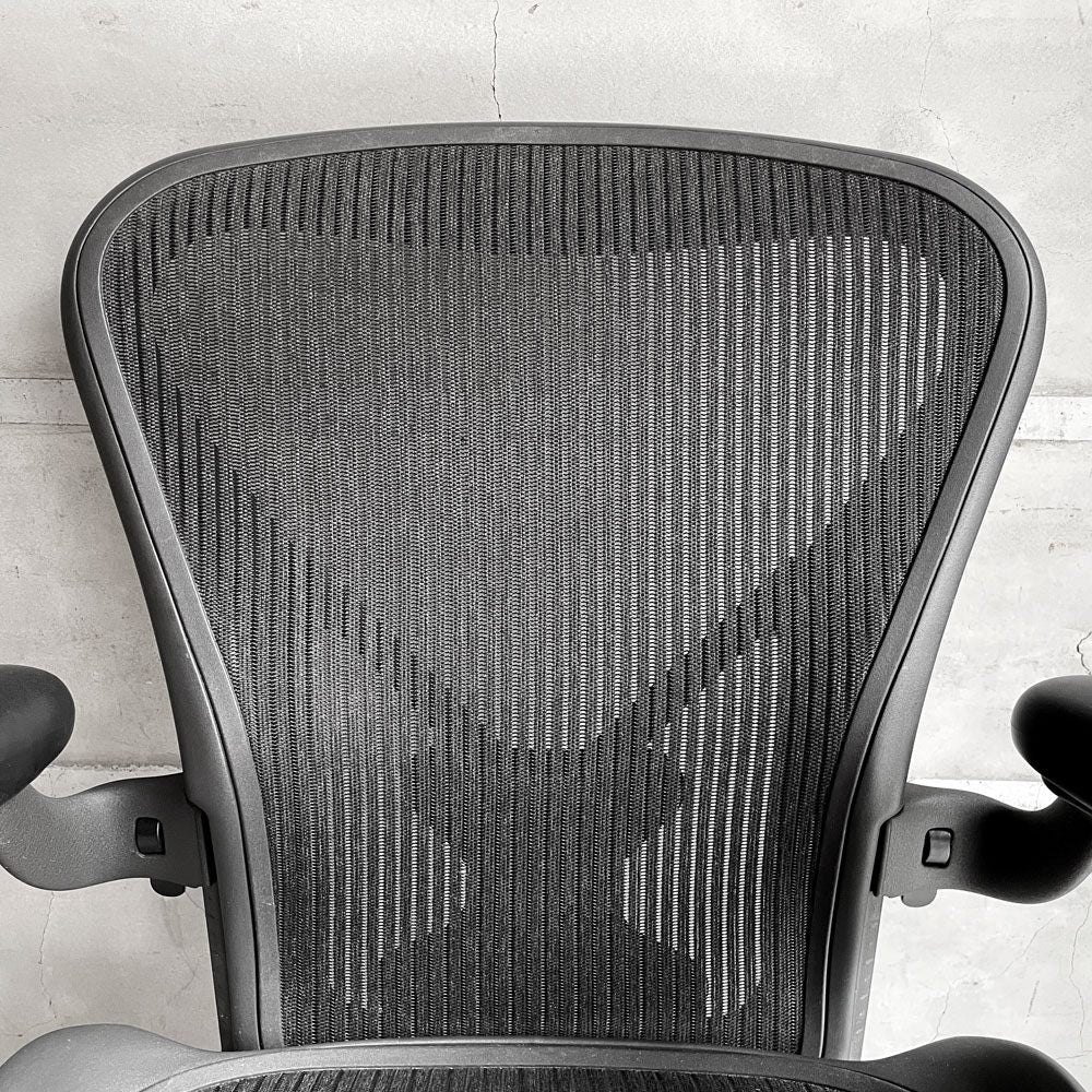 ハーマンミラー Herman Miller アーロンチェア Bサイズ ポスチャーフィット フル装備 クラシックカーボンメッシュ グラファイトベース ビル・スタンフ ＆ ドン・チャドウィック バナナクッション新品 ♪