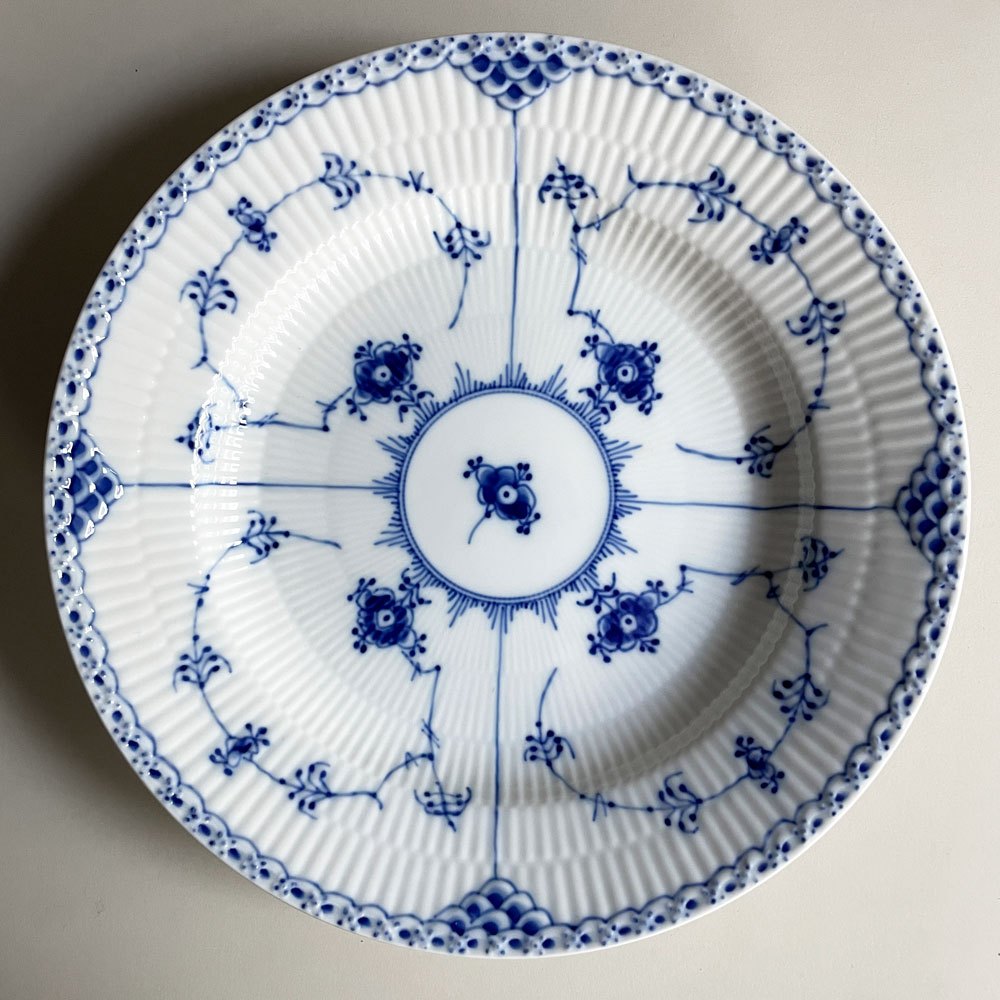 ロイヤルコペンハーゲン ROYAL COPENHAGEN ブルーフルーテッド ハーフレース ディーププレート 25.5cm 深皿 丸皿 陶器 北欧食器 廃番 美品 F ♪