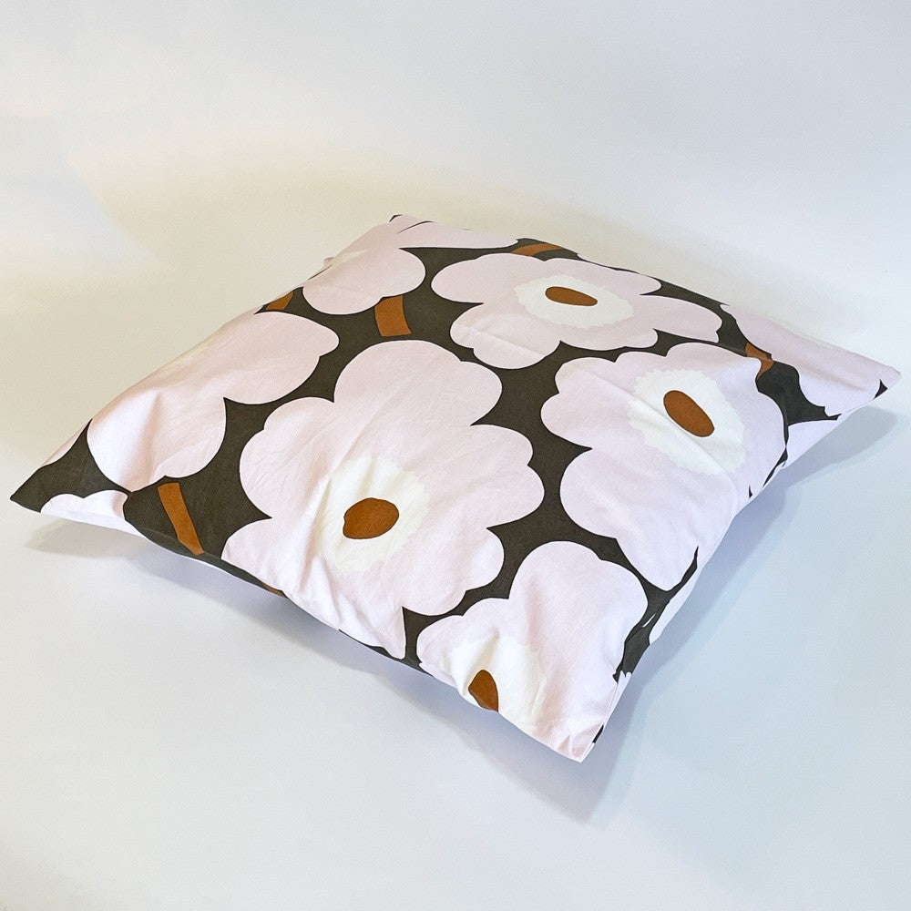 マリメッコ Marimekko ピエニウニッコ Pieni Unikko クッションカバー ブラウン ピンク マイヤ・イソラ 廃番カラー 50×50cm 北欧 ■