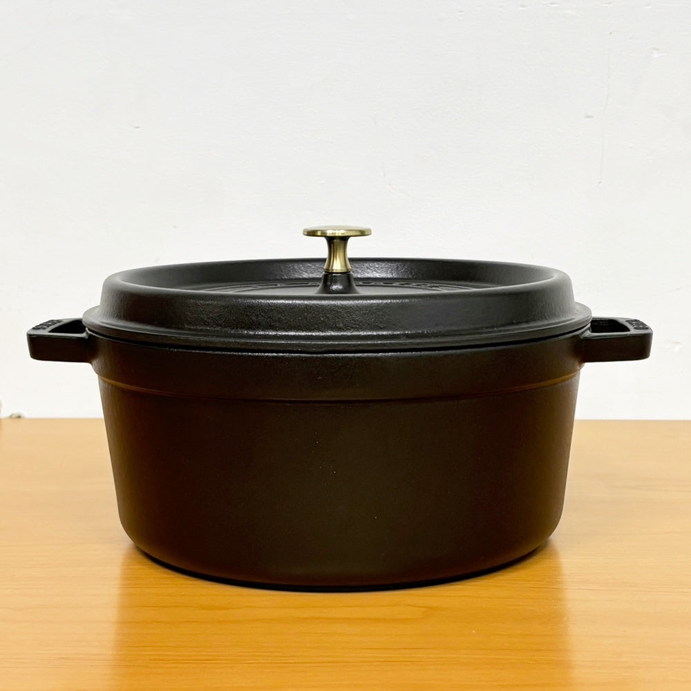 ストウブ STAUB ピコ・ココット ラウンド 26cm スチーマー付 鋳物ホーロー鍋 両手鍋 ブラック ガス・IH・オーブン対応 フランス 定価¥ 52,800 ●