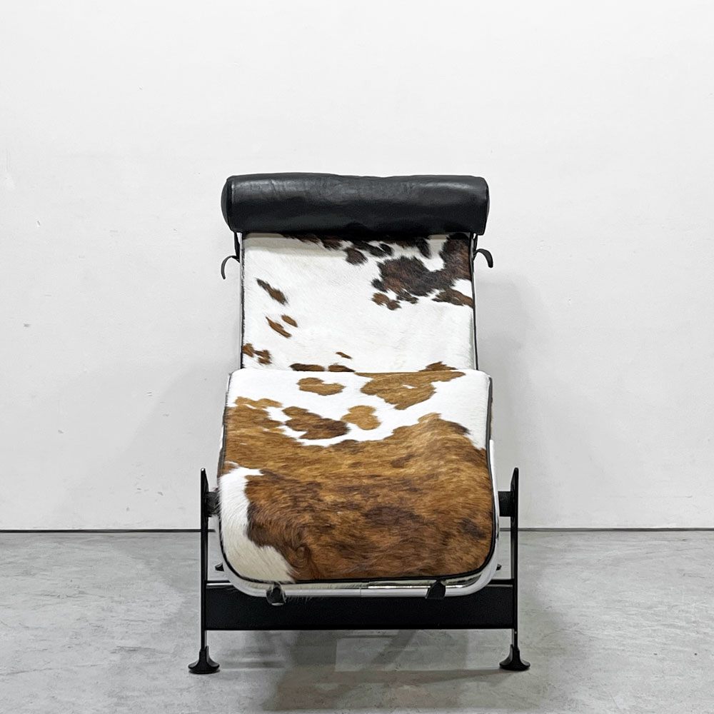 カッシーナ Cassina LC4 シェーズロング 長椅子 ハラコ 毛皮 レザークッション 本革 ル・コルビュジエ MoMA 名作椅子 ●