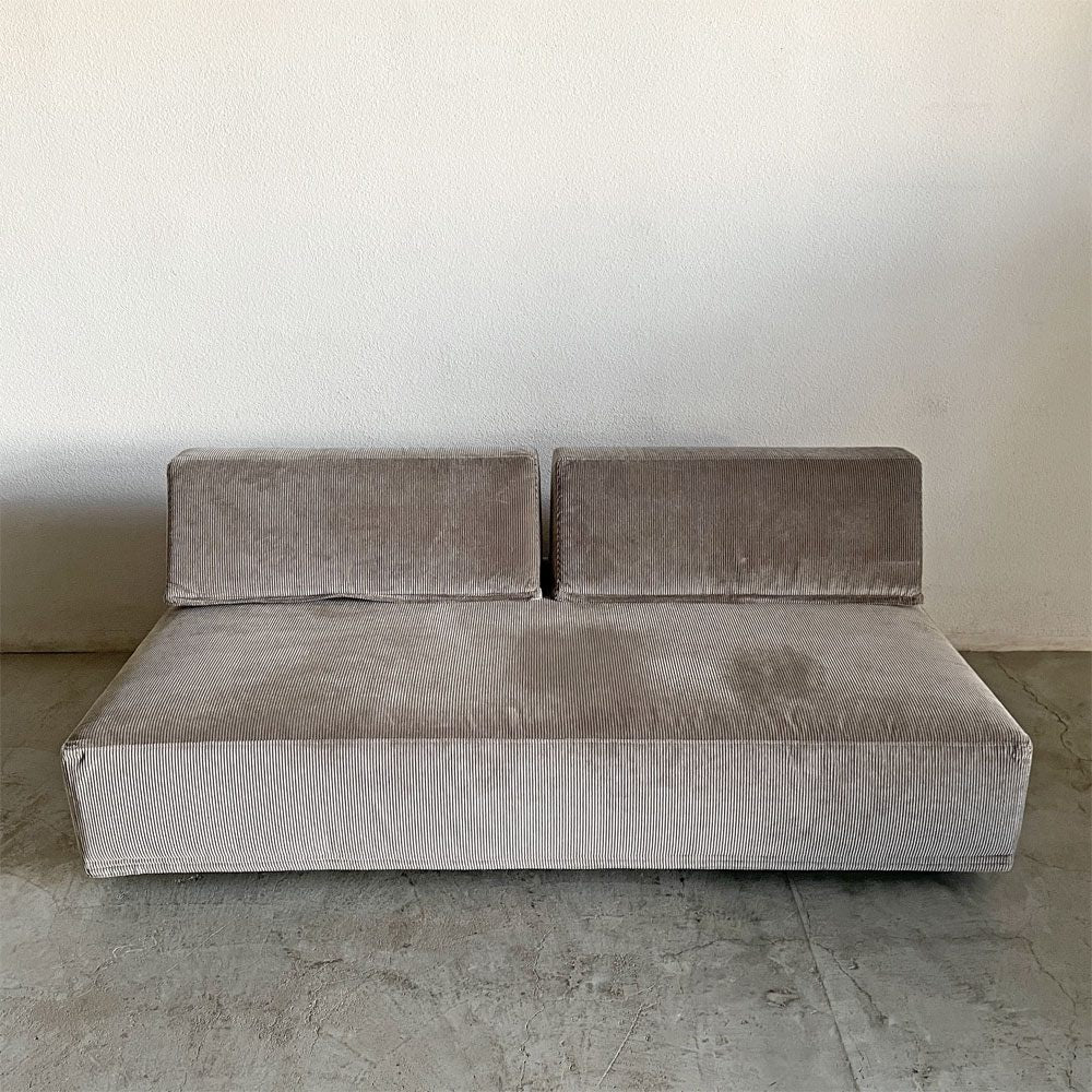 アイラーセン eilersen プレイグラウンド PLAYGROUND 2シーターソファ W180cm バックフォームクッション 2ピース ファブリック グレー系 Jens Juul Eilersen デンマーク 参考価格￥484,000- 〓