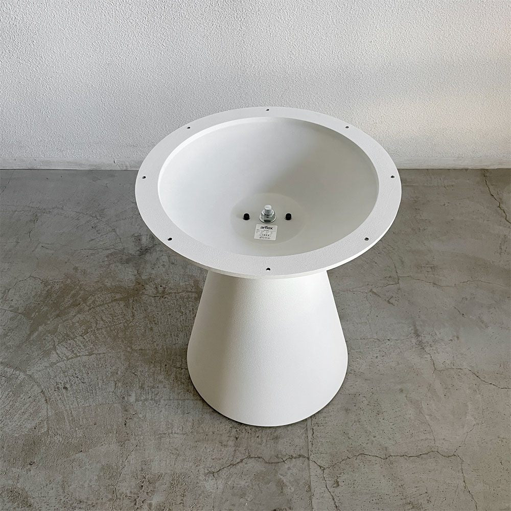 アルフレックス arflex コラム COLUMN ラウンド ダイニングテーブル Φ135cm オーク材天板 アルミ鋳造ベース M.ホワイト C.O.D.デザイン 参考価格986,700円の品 〓