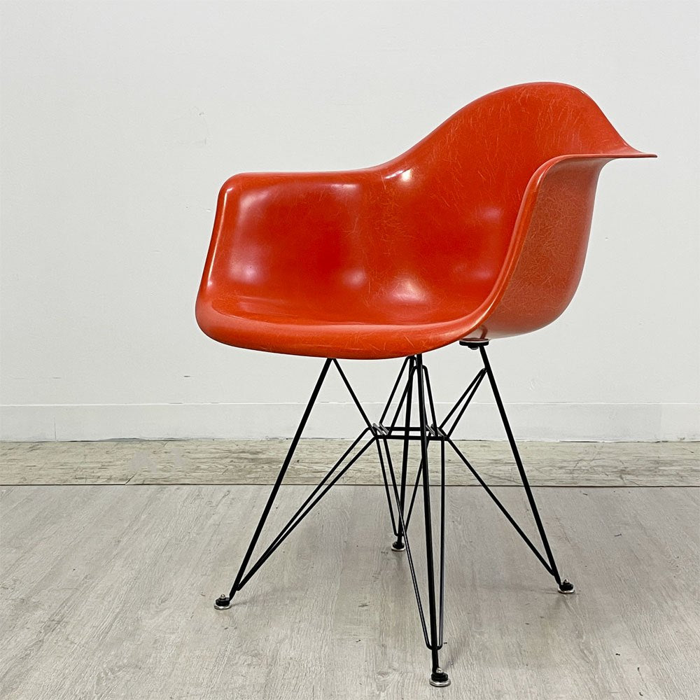 ハーマンミラー Herman Miller アームシェルチェア 現行FRP製 レッドオレンジ エッフェルベース C&R イームズ ミッドセンチュリー ●