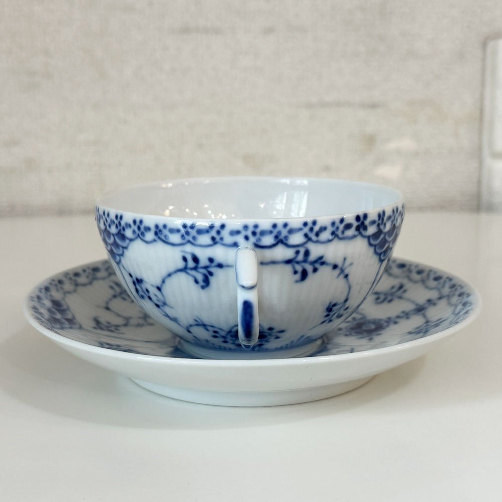 ロイヤルコペンハーゲン ROYAL COPENHAGEN ブルーフルーテッド ハーフレース ティーカップ＆ソーサー 北欧食器 Ｃ ◎