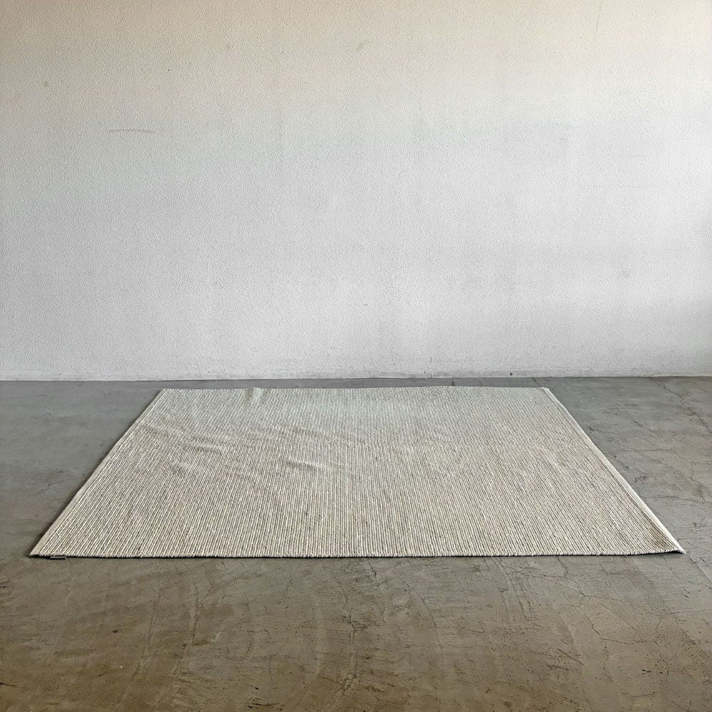 クヴァドラ Kvadrat キナサン Kinnasand アラム Aram2 ウールラグ 255×200cm オフホワイト系 平織り デンマーク 〓