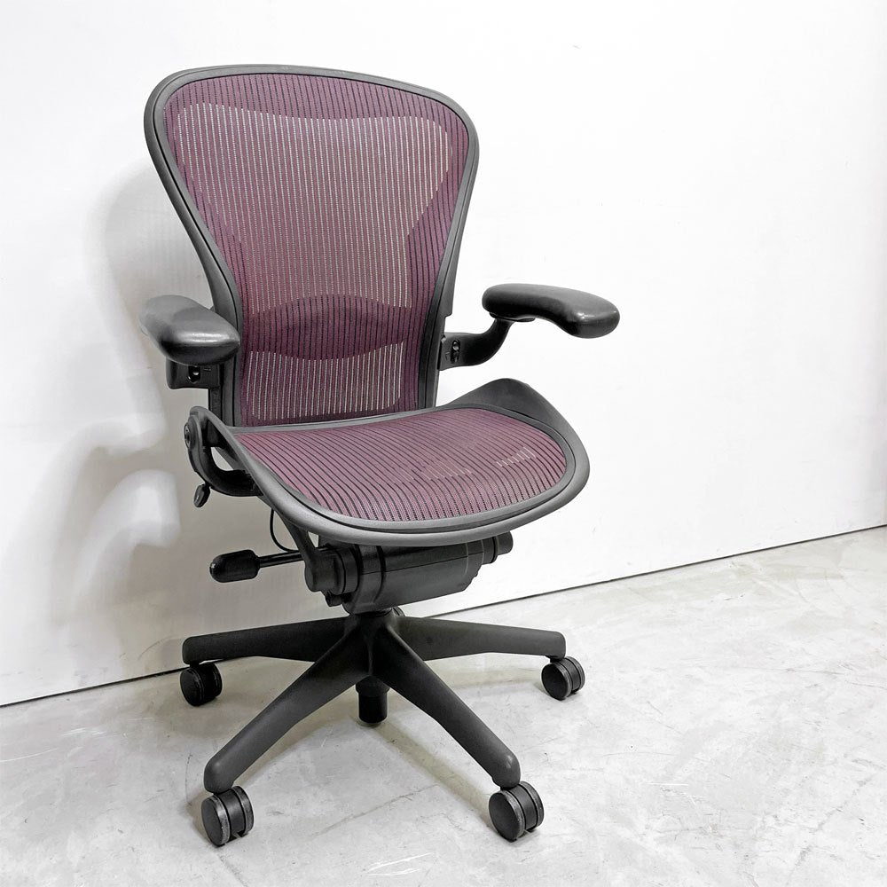 ハーマンミラー Herman Miller アーロンチェア Bサイズ ランバーサポート フル装備 グラファイトベース パープル系 ビル・スタンフ ＆ ドン・チャドウィック ●