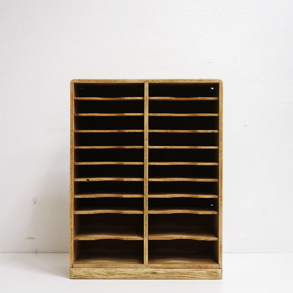 ジャパンビンテージ Japan vintage 古い木味の書類棚 カルテラック 木製シェルフ W39.5cm 古家具 昭和レトロ ●