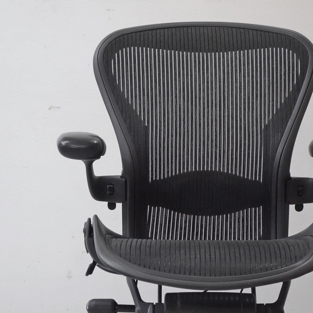 ハーマンミラー Herman Miller アーロンチェア Bサイズ ランバーサポート フル装備 グラファイトベース ビル・スタンフ ＆ ドン・チャドウィック ●