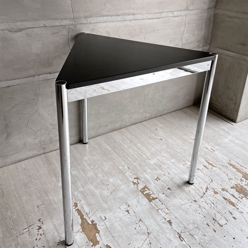 USMハラー USM Haller モジュラーファニチャー トライアングル テーブル 正三角形 コーナーテーブル ワーキングデスク オーク材 ブラック アジャスター 高さ調節機能付き ♪