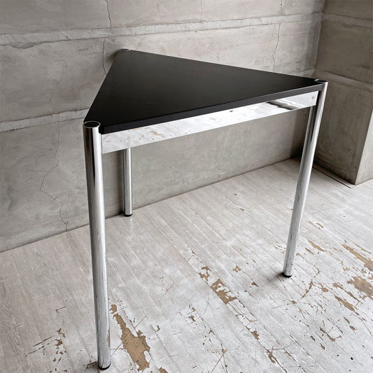 USMハラー USM Haller モジュラーファニチャー トライアングル テーブル 正三角形 コーナーテーブル ワーキングデスク オーク材 ブラック アジャスター 高さ調節機能付き ♪