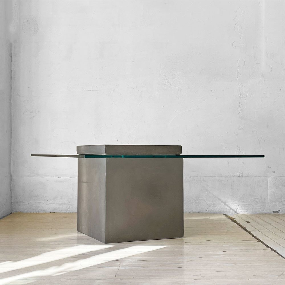 モーダエンカーサ moda en casa フライングテーブル FLYING TABLE コンクリートベース ガラス ローテーブル 定価 ￥74,800- ★