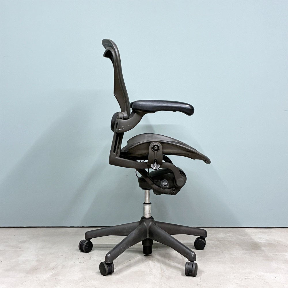 ハーマンミラー Herman Miller アーロンチェア Bサイズ フル装備 ランバーサポート グラファイトベース ビル・スタンフ＆ドン・チャドウィック 現状品 ◎