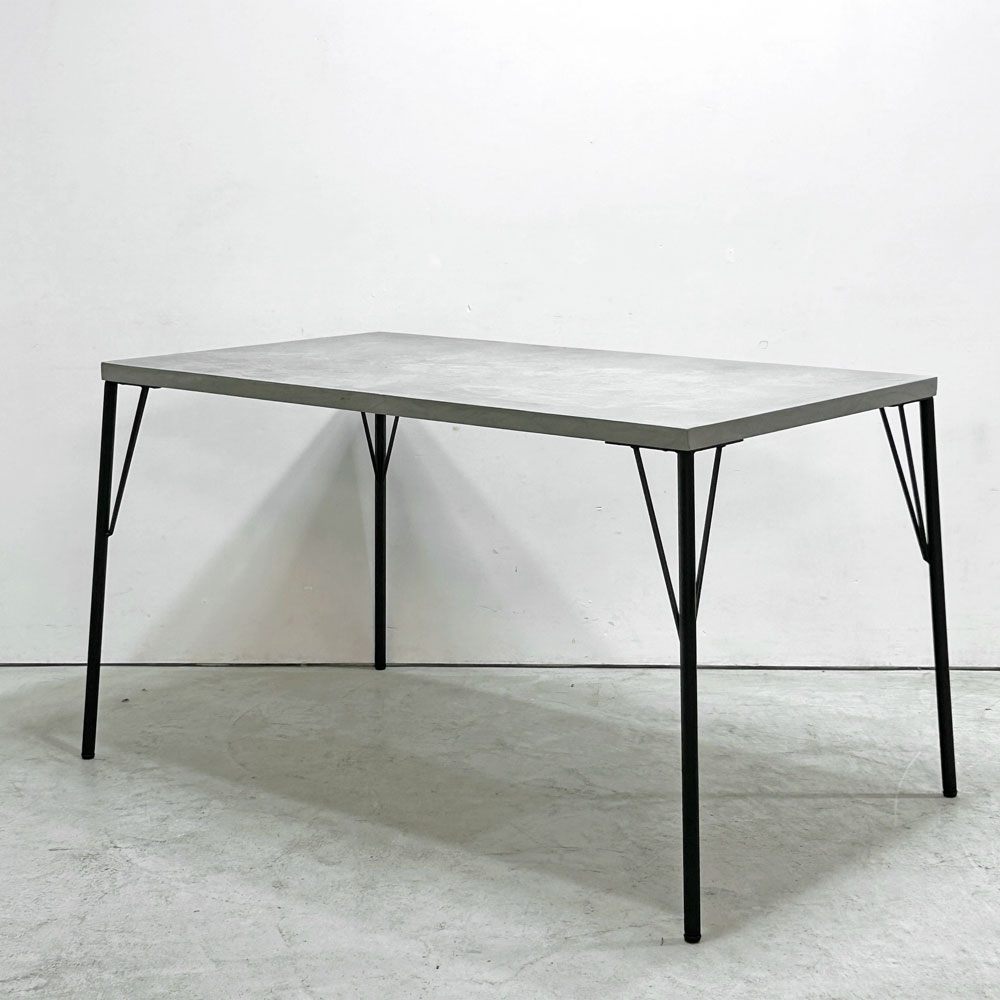 オーダーファニチャー Custom made furniture モルタル塗料天板 x 鉄脚 ダイニングテーブル W120cm インダストリアル モダンデザイン ●