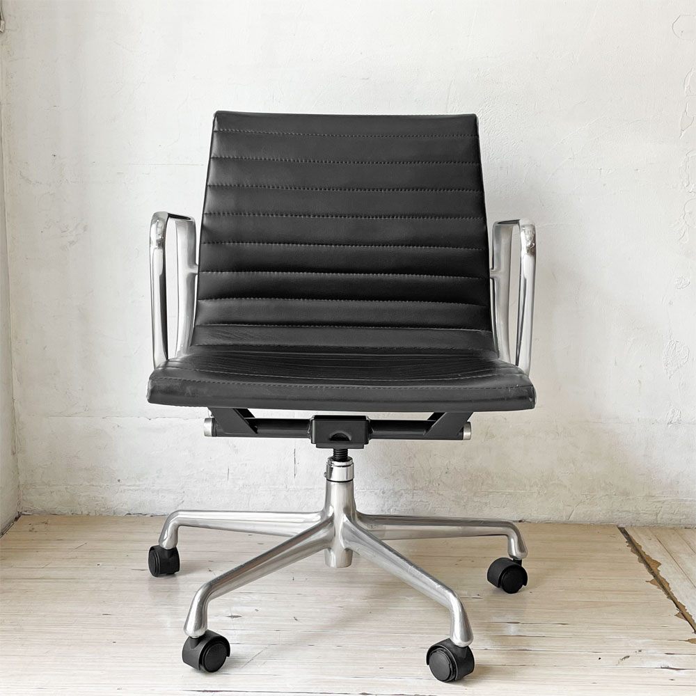 ハーマンミラー Herman Miller アルミナムグループ マネジメントチェア 本革 5本脚 C&Rイームズ ミッドセンチュリー 定価￥400,400- ★