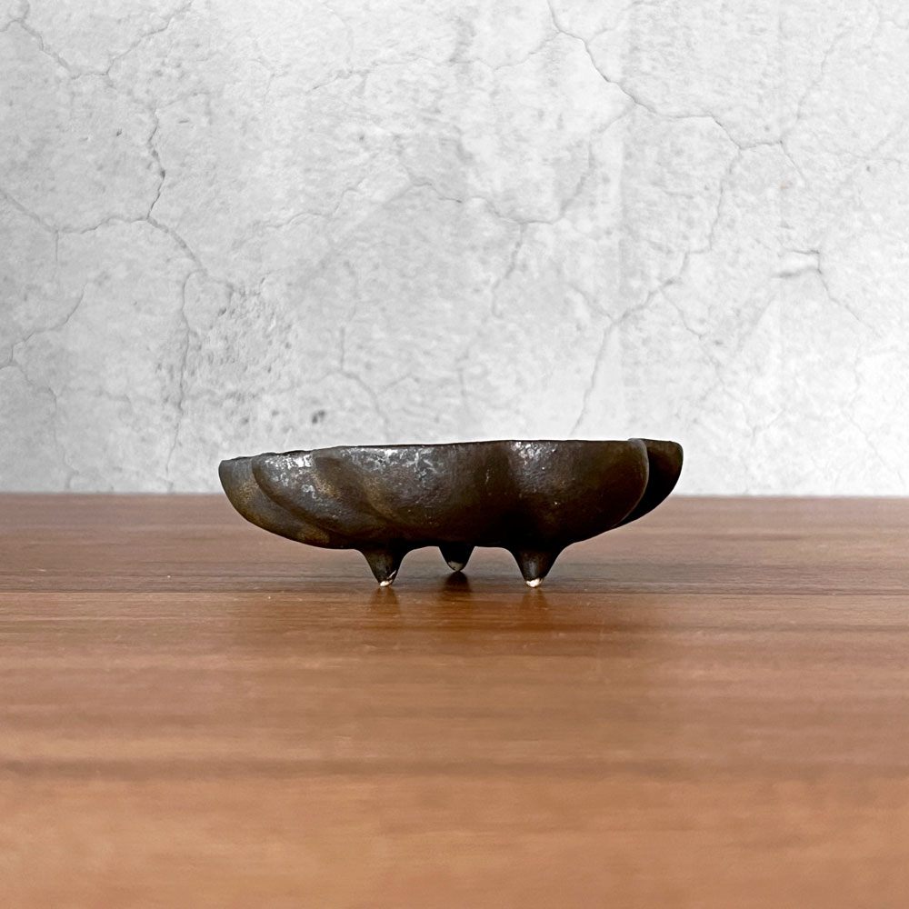 安福由美子 錆釉足付フリル小皿 W10cm 現代作家 ♪