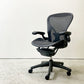 ハーマンミラー Herman Miller アーロンチェア Bサイズ ポスチャーフィット ヘッドレスト付き フル装備 グラファイト ビル・スタンフ＆ドン・チャドウィック ●