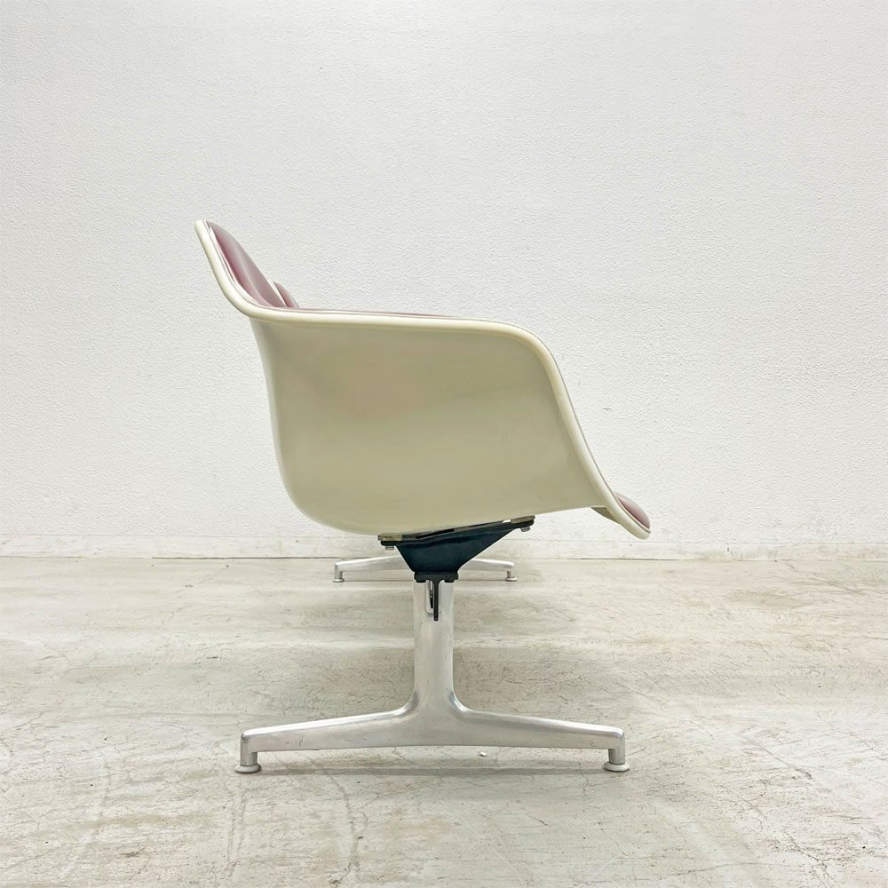 ハーマンミラー Herman Miller ビンテージ エアポートベンチ タンデムシート 4連 アームシェル 2nd PVCレザー イームズ 希少 〓