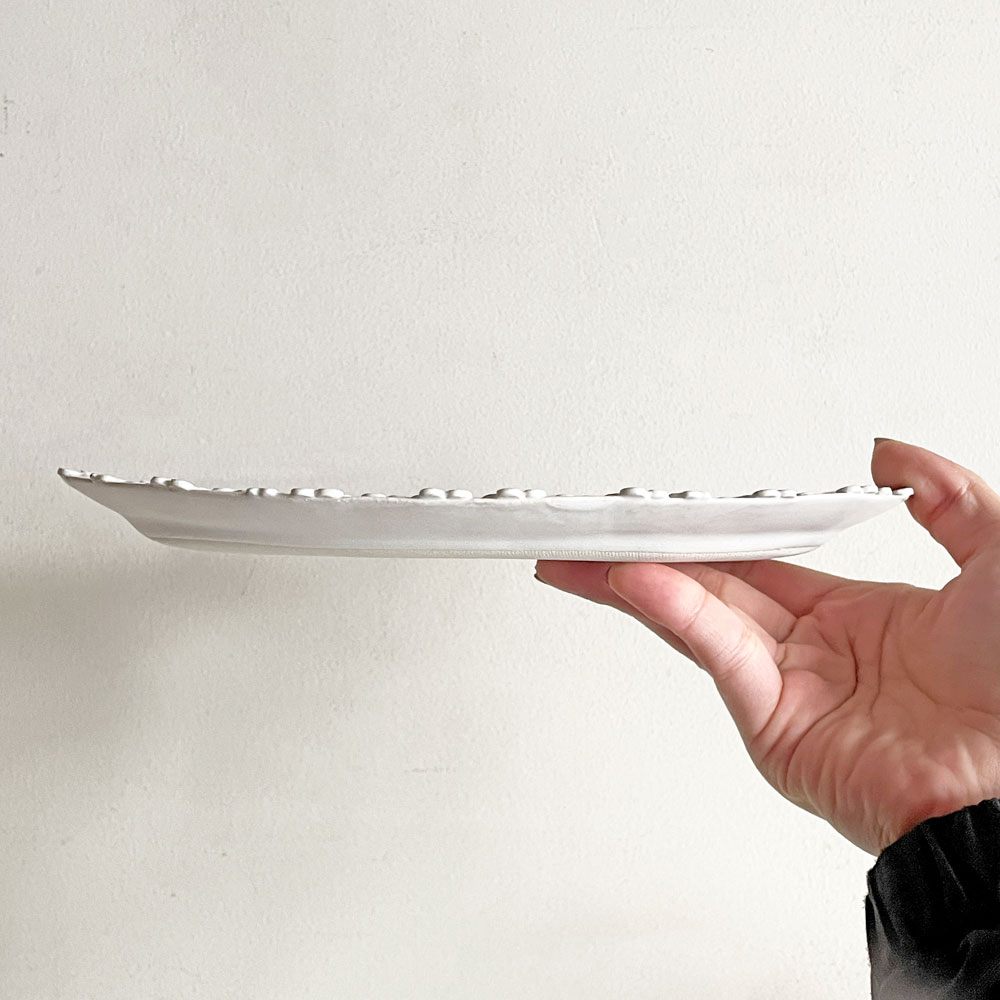 智工房 佐野智子 小花の楕円プレート オーバル皿 ホワイト系 平皿 陶器 半磁器 約23cm 現代作家 ■