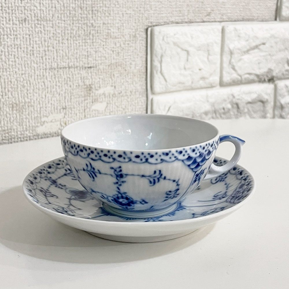 ロイヤルコペンハーゲン ROYAL COPENHAGEN ブルーフルーテッド ハーフレース ティーカップ＆ソーサー 北欧食器 Ａ ◎