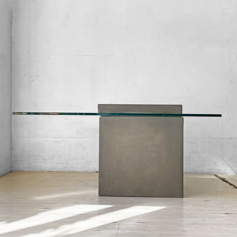モーダエンカーサ moda en casa フライングテーブル FLYING TABLE コンクリートベース ガラス ローテーブル 定価 ￥74,800- ★