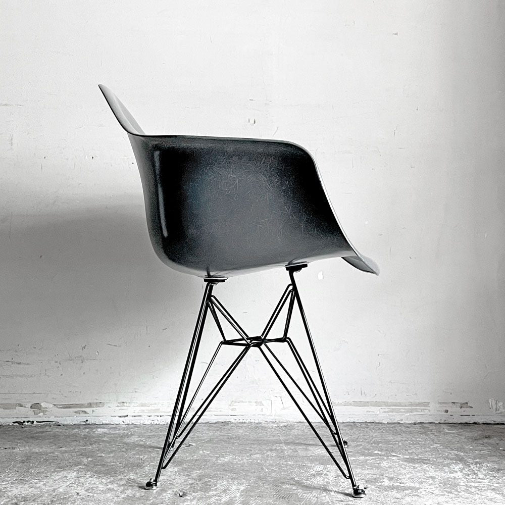 ハーマンミラー Herman Miller アームシェルチェア 現行FRP製 エレファントハイドグレー エッフェルベース C&R イームズ ミッドセンチュリー ■
