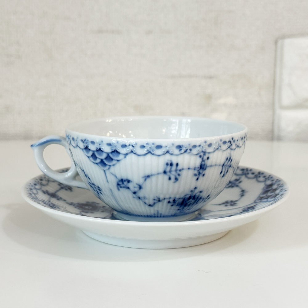 ロイヤルコペンハーゲン ROYAL COPENHAGEN ブルーフルーテッド ハーフレース ティーカップ＆ソーサー 北欧食器 F ◎