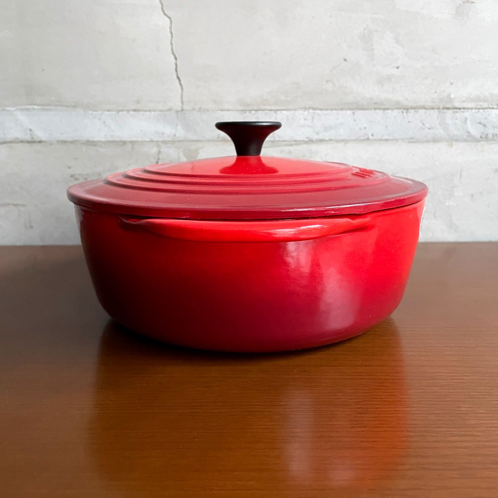 ル・クルーゼ LE CREUSET シグニチャー ココット ロンド チェリーレッド 22cm 両手鍋 鋳物 フランス 定価￥45,100- ♪