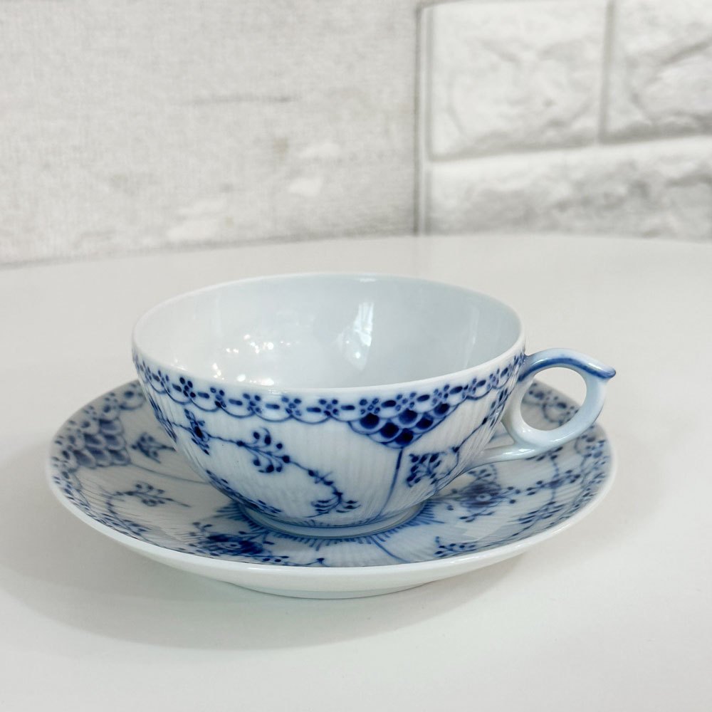 ロイヤルコペンハーゲン ROYAL COPENHAGEN ブルーフルーテッド ハーフレース ティーカップ&ソーサー 北欧食器 I ◎