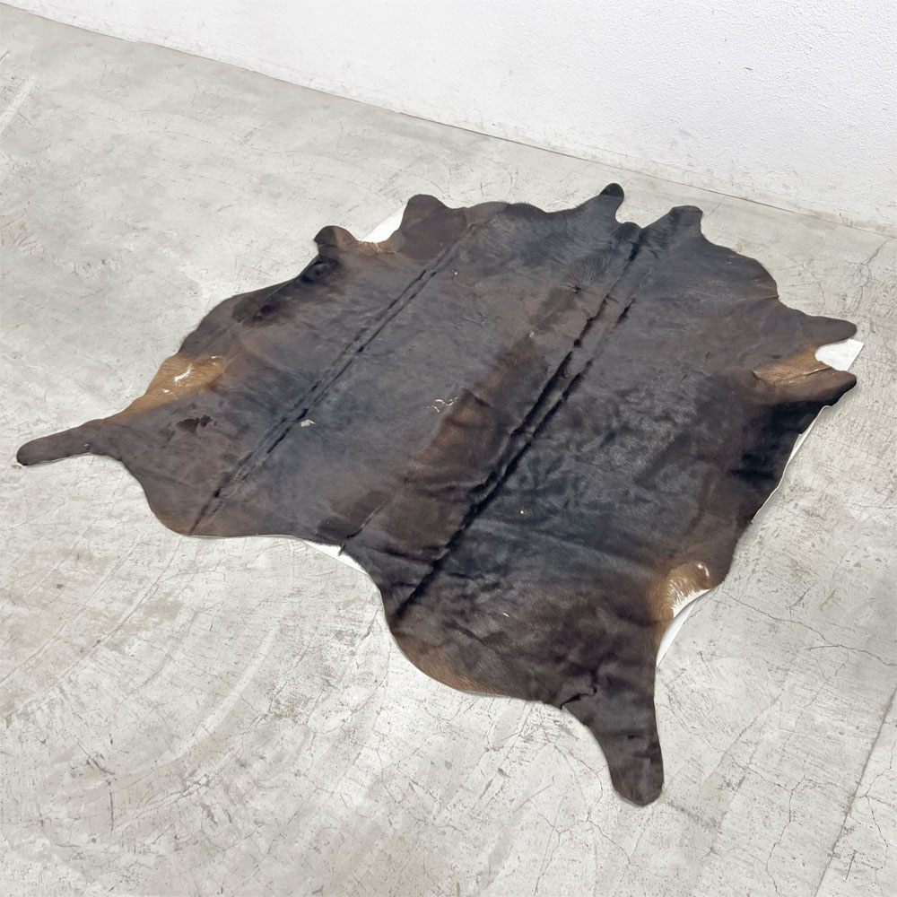 大判 カウラグ 牛革 カーペット ラグマット 毛皮 ハラコ 敷物 ダークブラウン  〓