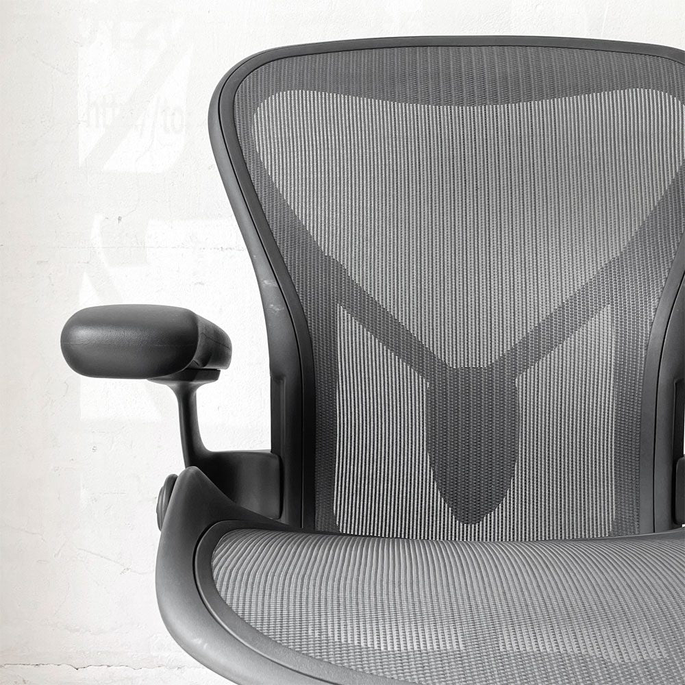 ハーマンミラー Herman Miller アーロンチェア デスクチェア リマスタード ライト Bサイズ グラファイトベース ビル・スタンフ ＆ ドン・チャドウィック ポスチャーフィット ★