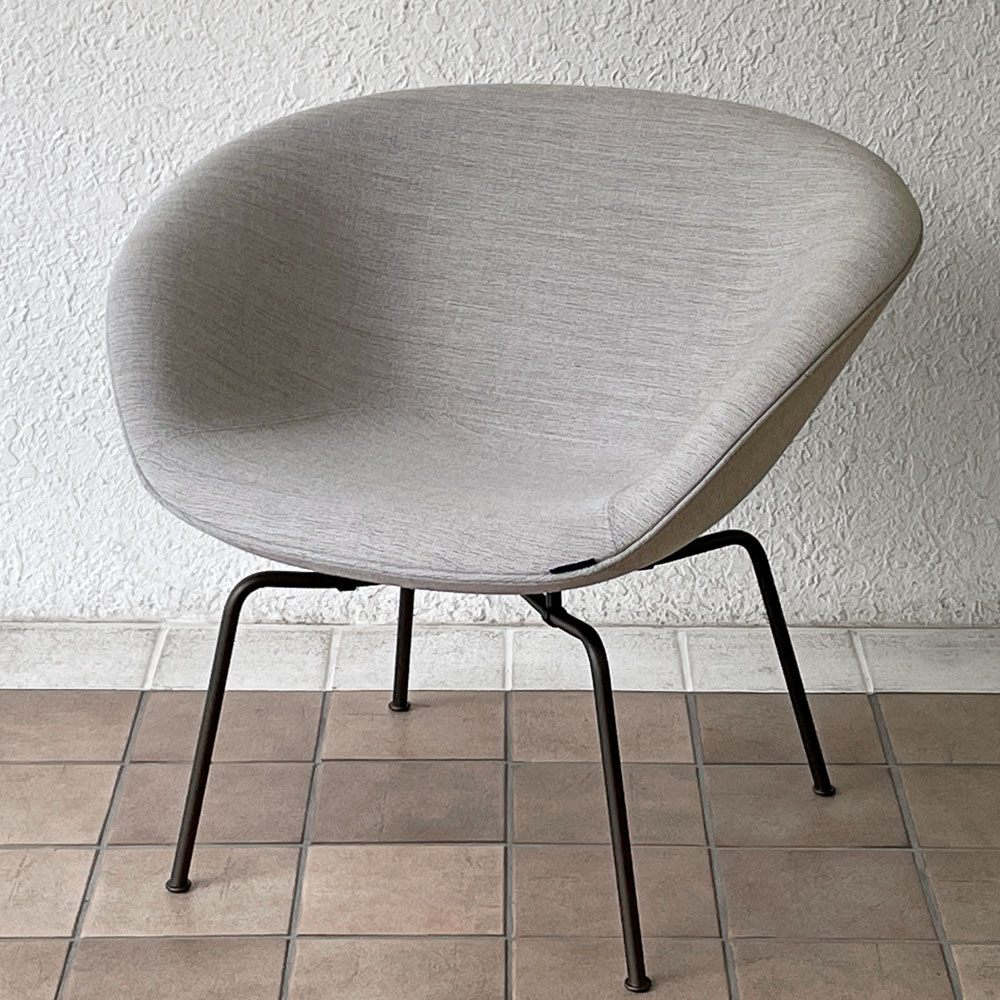 フリッツハンセン Fritz Hansen ポットチェア 3318 POT ラウンジチェア ファブリック クリスチャンハウン ベージュ ブラウンブロンズレッグ アルネ・ヤコブセン デンマーク 定価￥297,880- 展示品 ◇