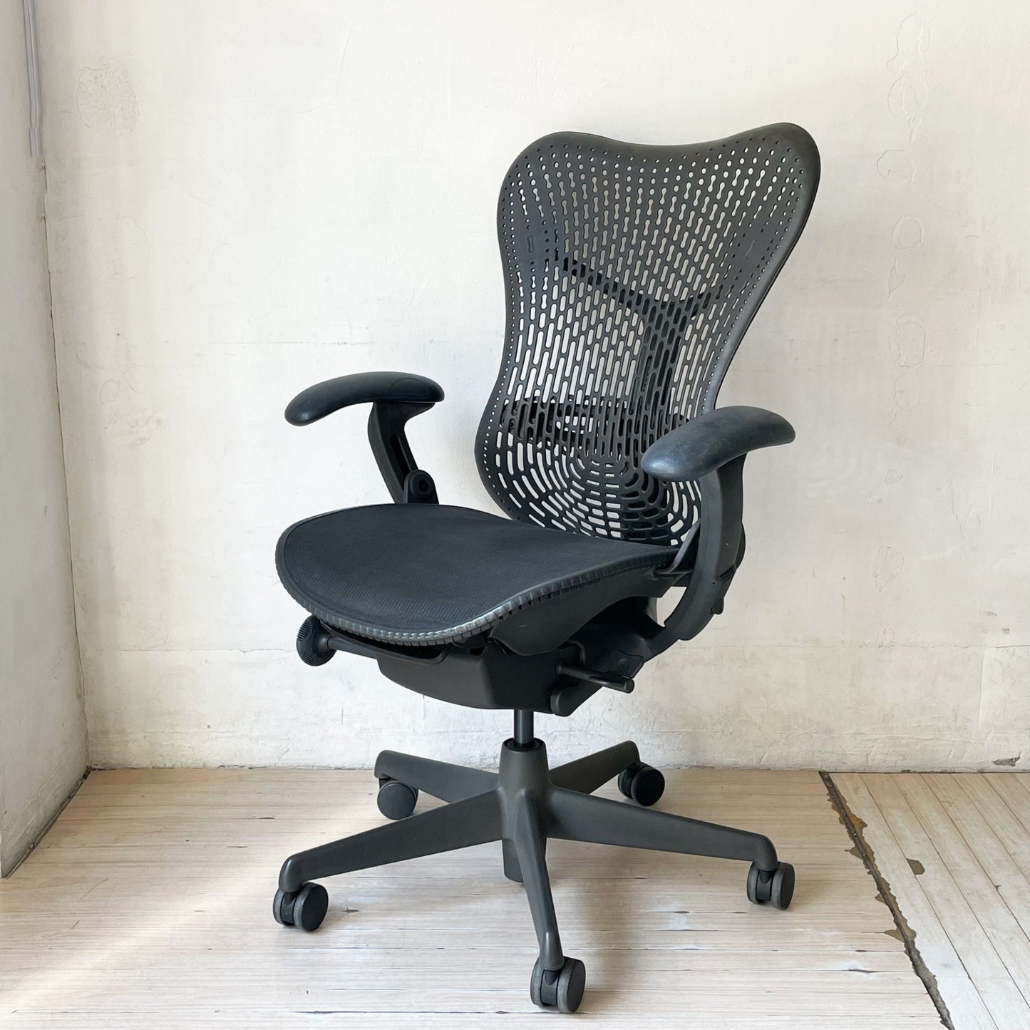 ハーマンミラー Herman Miller ミラチェア Mirra デスクチェア グラファイトベース グラファイトフレーム B ★