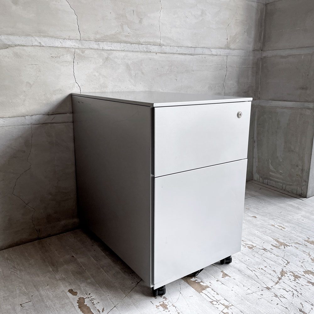 カッシーナ Cassina ixc. AFドロワー AF DRAWER デスクキャビネット ワゴン 鍵付き トレー付属 キャスターロック機能付き イタリア ミニマルデザイン B
