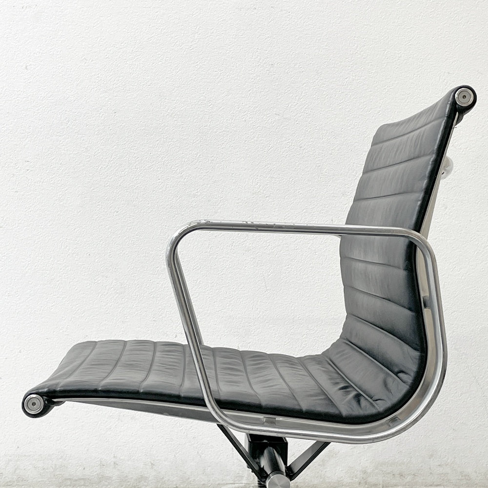 ハーマンミラー Herman Miller アルミナムグループ マネジメントチェア 本革 ブラック 5本脚 キャスター付 C&R イームズ ●