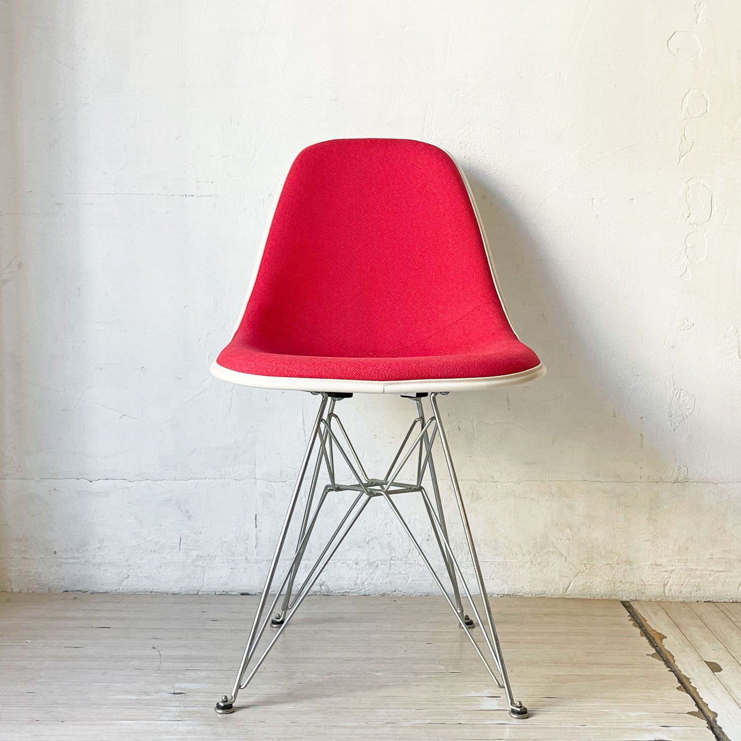 ハーマンミラー Herman Miller サイドシェルチェア Side shell chair エッフェルベース チャールズ ＆ レイ・イームズ ファブリック ダークピンクカラー ★