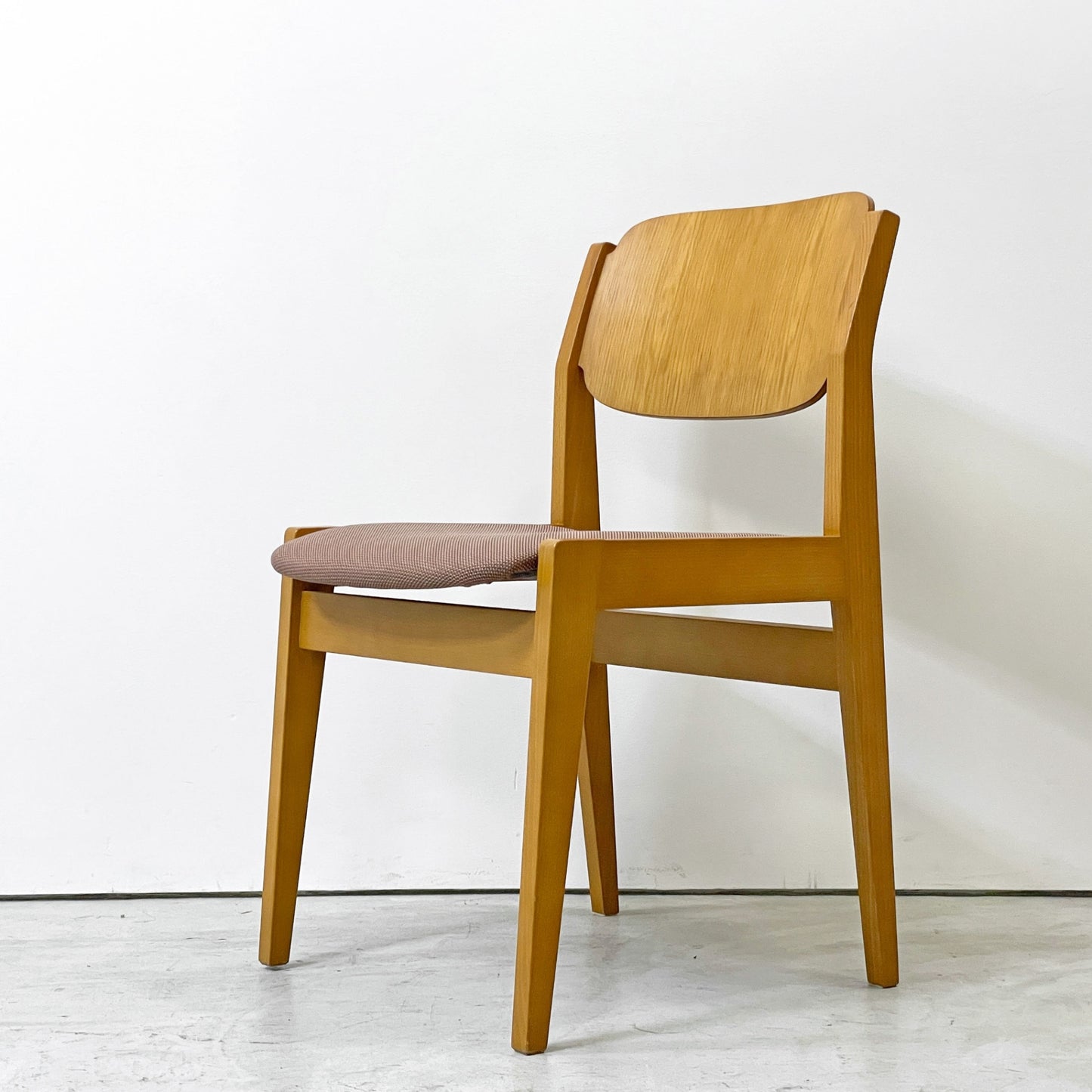 天童木工 Tendo S-0508NA-NT ダイニングチェア ブックチェア 図書館椅子 オーク材×ビーチ材 ファブリック ピンク系 水之江忠臣 ●