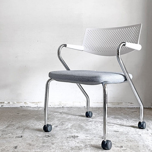 ヴィトラ vitra ビザロール Visaroll デスクチェア ミーティングチェア グレー系 ファブリック キャスターベース スタッキング アントニオ・チッテリオ B ■