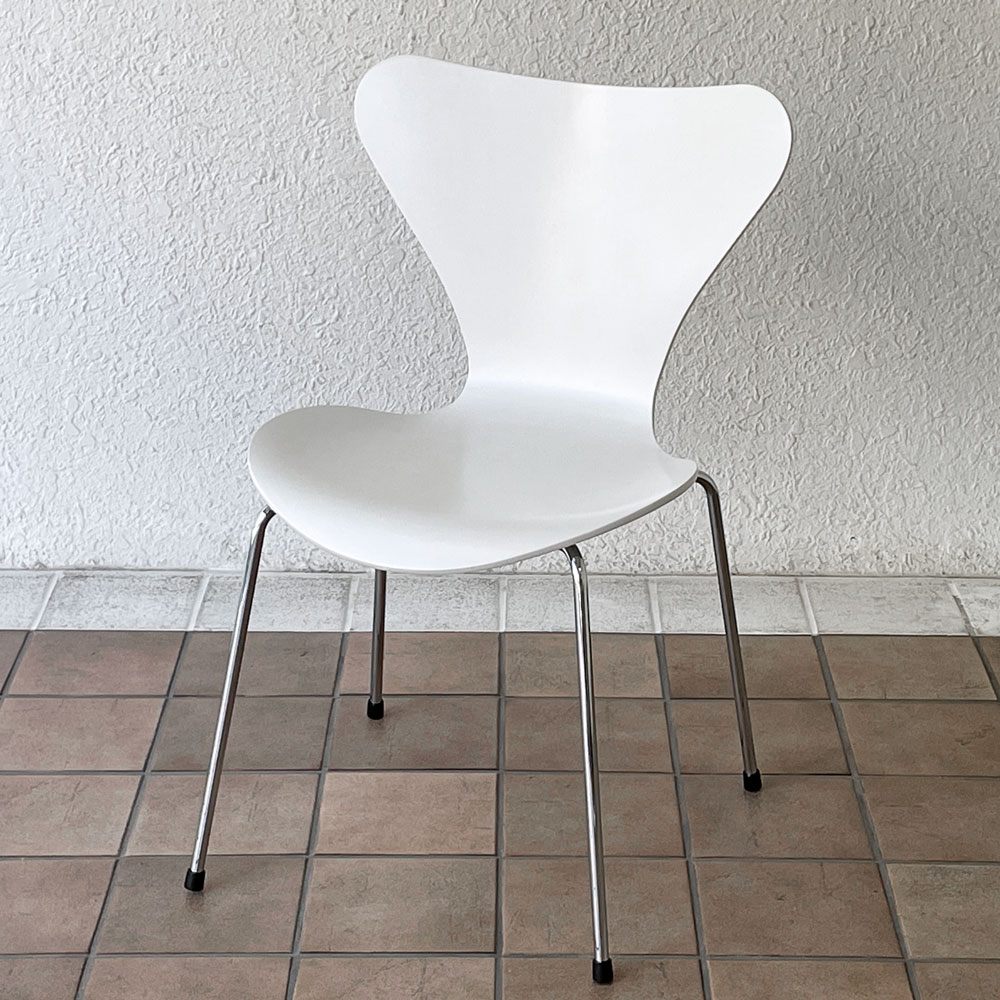 フリッツハンセン Fritz Hansen 3107 セブンチェア ラッカー仕上げ ホワイト スタッキング アルネ・ヤコブセン デンマーク 北欧家具 B ◇